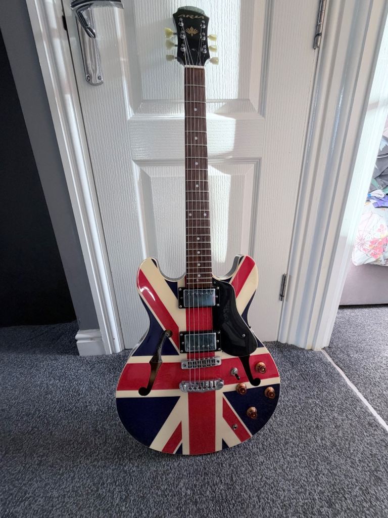Aria pro 11 Union Jack hollow body 335