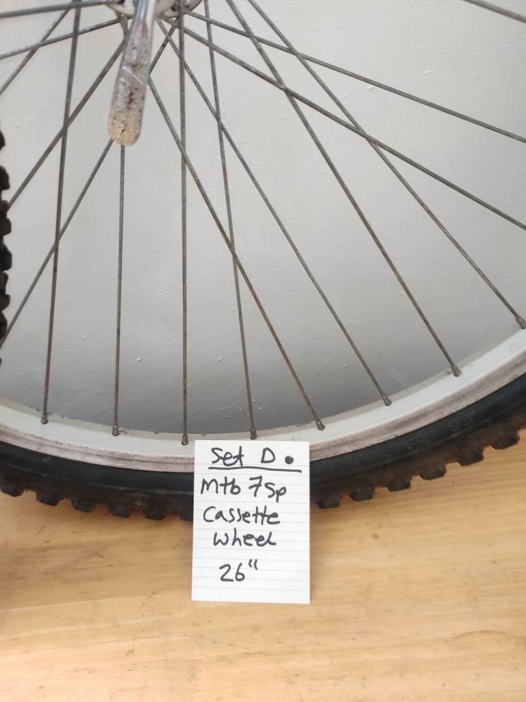 Mountain bike wheel set with tyres and 7sp cassette 