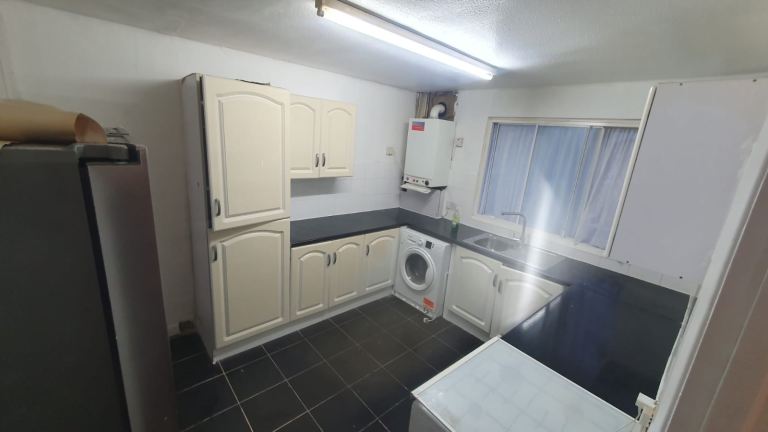 3 Bed Rooms Duplex Flat is available to rent in Colnbrook slough SL3 