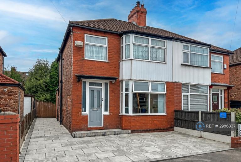 3 bedroom house in Dale Grove, Altrincham, WA15 (3 bed) (#2986337)