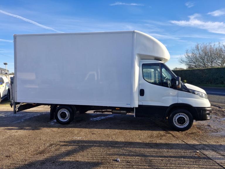 IVECO DAILY LUTON BUSINESS 2.3 D HPI 14V 35S 3000 2021