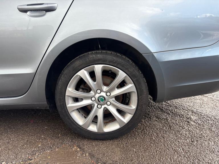 2011 Skoda Superb 2.0 TDI CR 170 SE 5dr ESTATE Diesel Manual