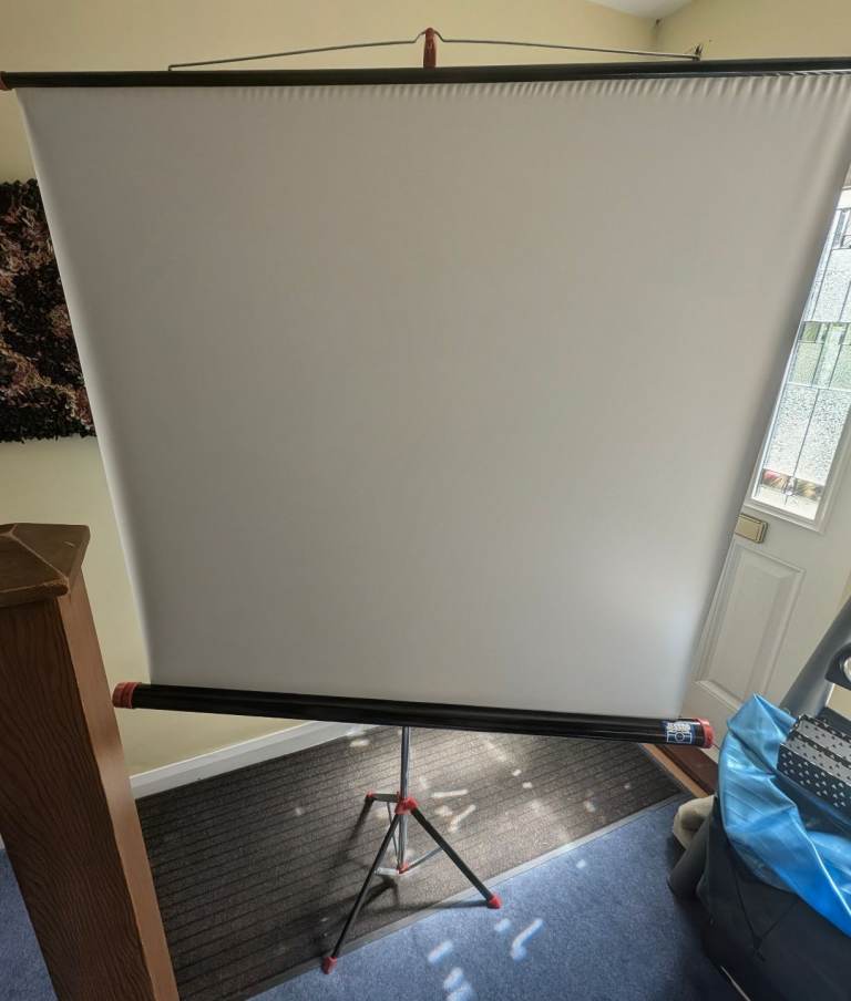 Jessops Freestanding Portable Projector Screen
