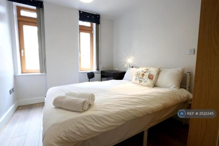 2 bedroom flat in Upper Marshall Street, Birmingham, B1 (2 bed) (#2522345)