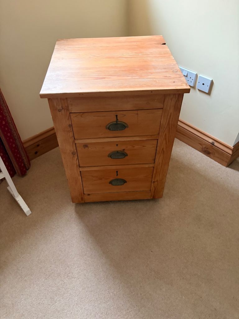 Pine chest drawer cabinet on wheels