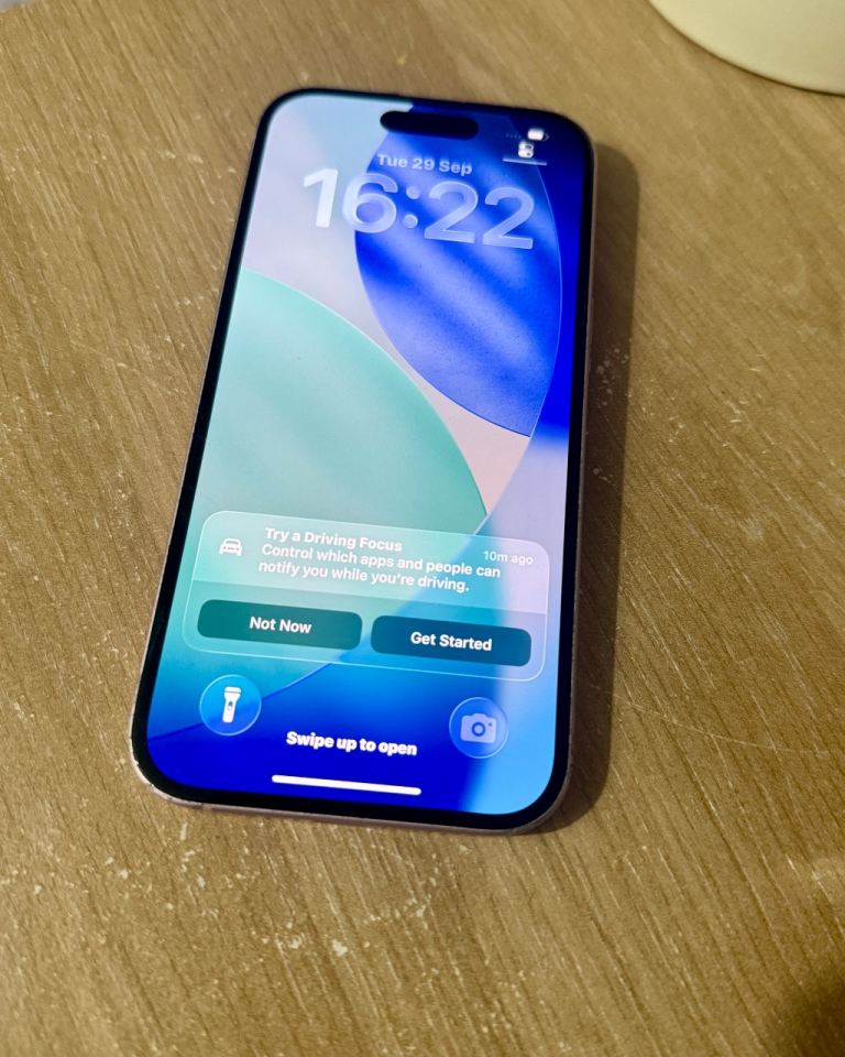 iPhone 15 / 128GB / UNLOCKED !