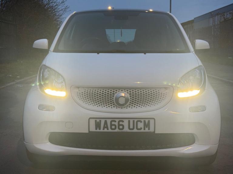 2016 smart fortwo 1.0 White Edition 2dr Auto COUPE Petrol Automatic