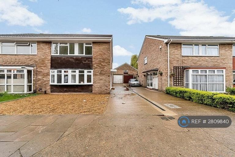 1 bedroom in Hoylake Gardens, Mitcham, CR4 (#2809840)