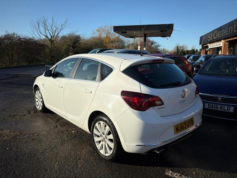 2013 Vauxhall Astra 2.0 CDTi 16V ecoFLEX Elite 5dr HATCHBACK DIESEL Manual