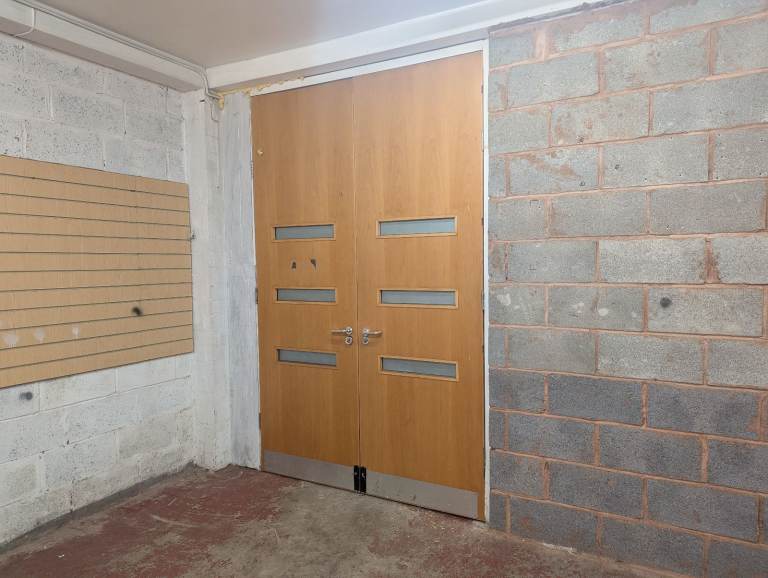 Office to let/Warehouse with Office/Ebay Shop/Amazon Shop/Storage