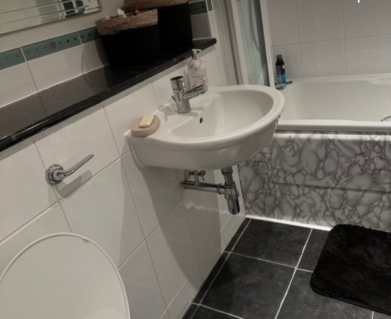 Double room Romford - very clean, peaceful space!!