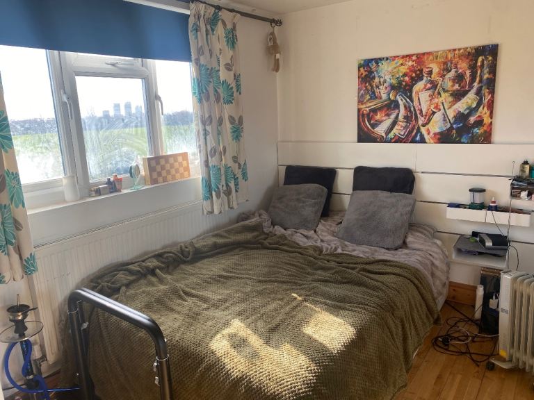 CLEAN FURNISHED DOUBLE LOFT  ROOM - CLOSE TO TUBE AND BUSES-MOVE IN TODAY