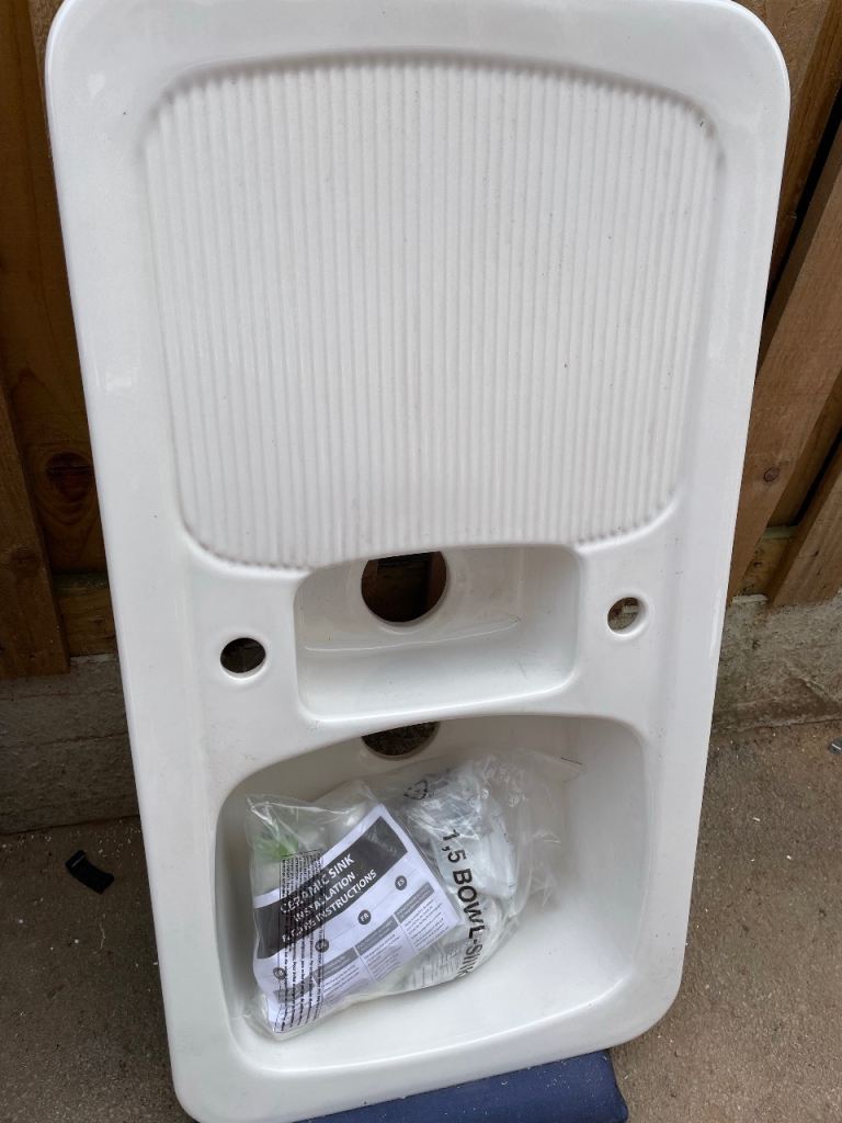 New White Ceramic Kitchen Sink 1.5 Bowl with Drainer