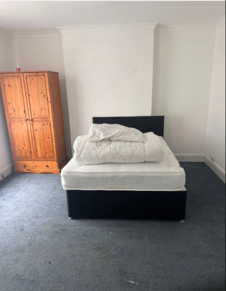 Modern 4-Bedroom House | Renovated | Fitted Kitchen | DSS | Porchester Road, Mapperley - NG3
