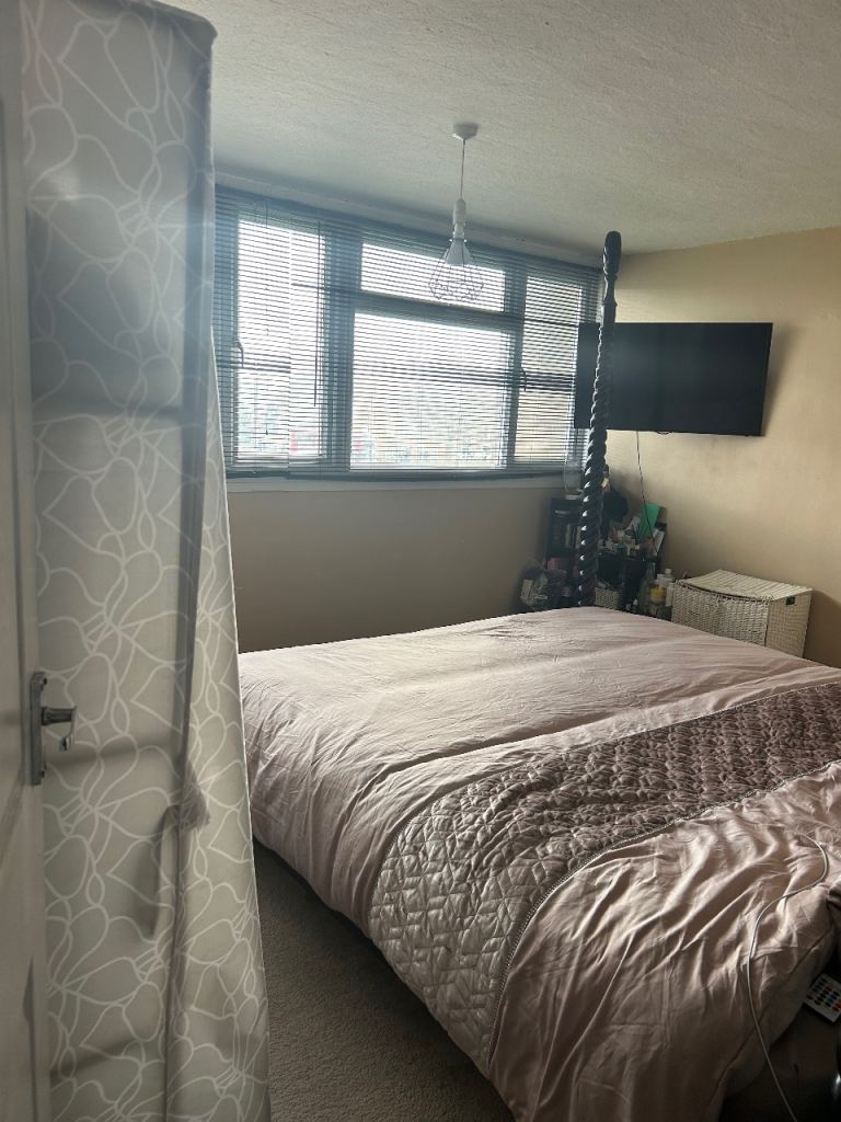 CASH INCENTIVE! 2-BED ENFIELD FOR 4-BED BROMLEY (Beckenham/Hayes) - URGENT MULTI-SWAP CHAIN STARTER