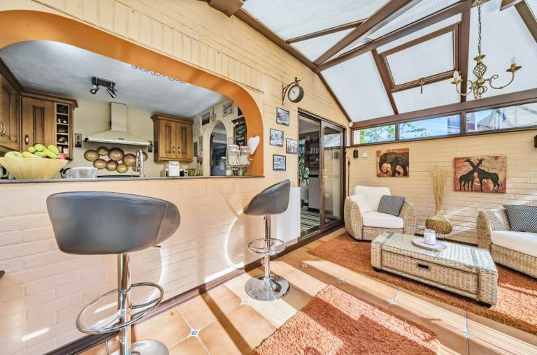 3 bed detached house