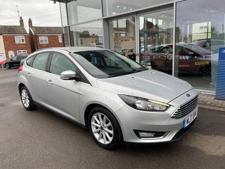 2017 Ford Focus 1.0 EcoBoost 125 Titanium Navigation 5dr Hatchback PETROL Manual