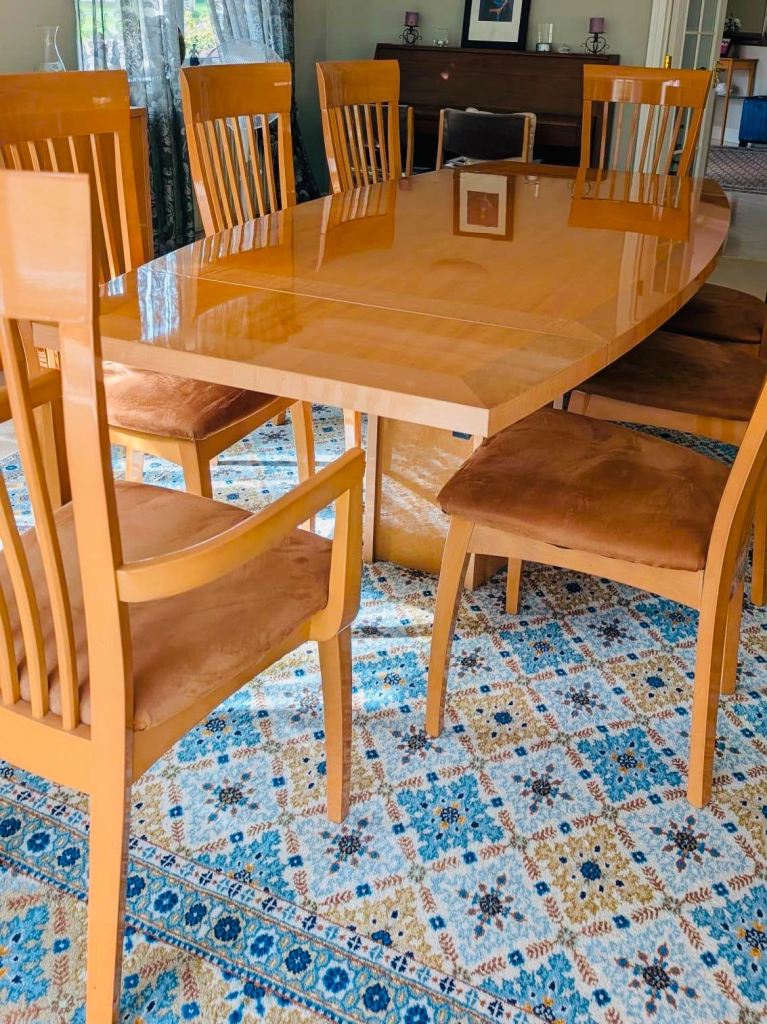 Extendable  Dinning table and 8 chairs. 