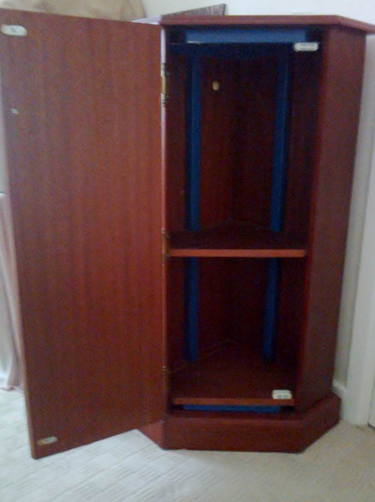 Corner fish tank with stand