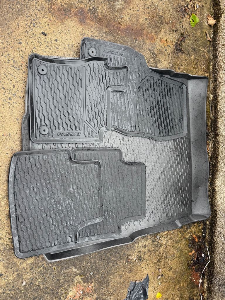 VW Passat 21 Plate - rubber mats & bootliner