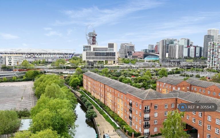2 bedroom flat in Otter Close, London, E15 (2 bed) (#3055471)
