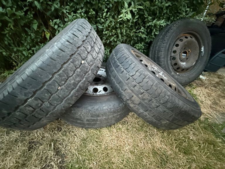 Steel wheels with tyres. 