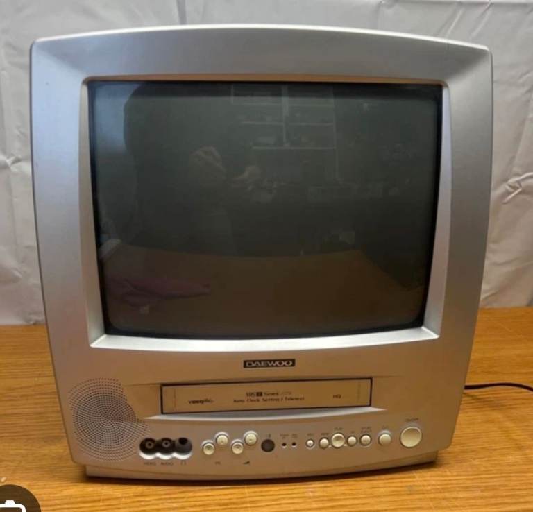 (WORKING) 14" Daewoo CRT TV and Video Combo with Remote Control!!!