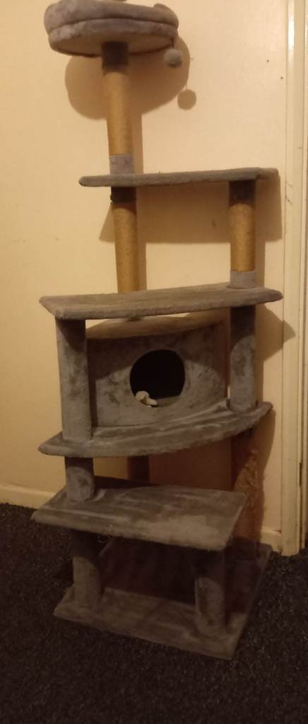 Multi storey cat tree
