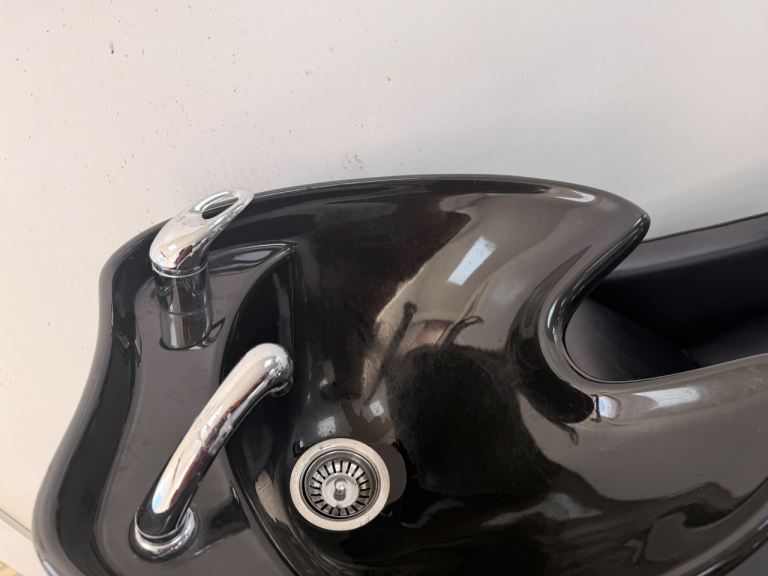 Hair Salon Backwash Unit with Chair – Black, Good Condition