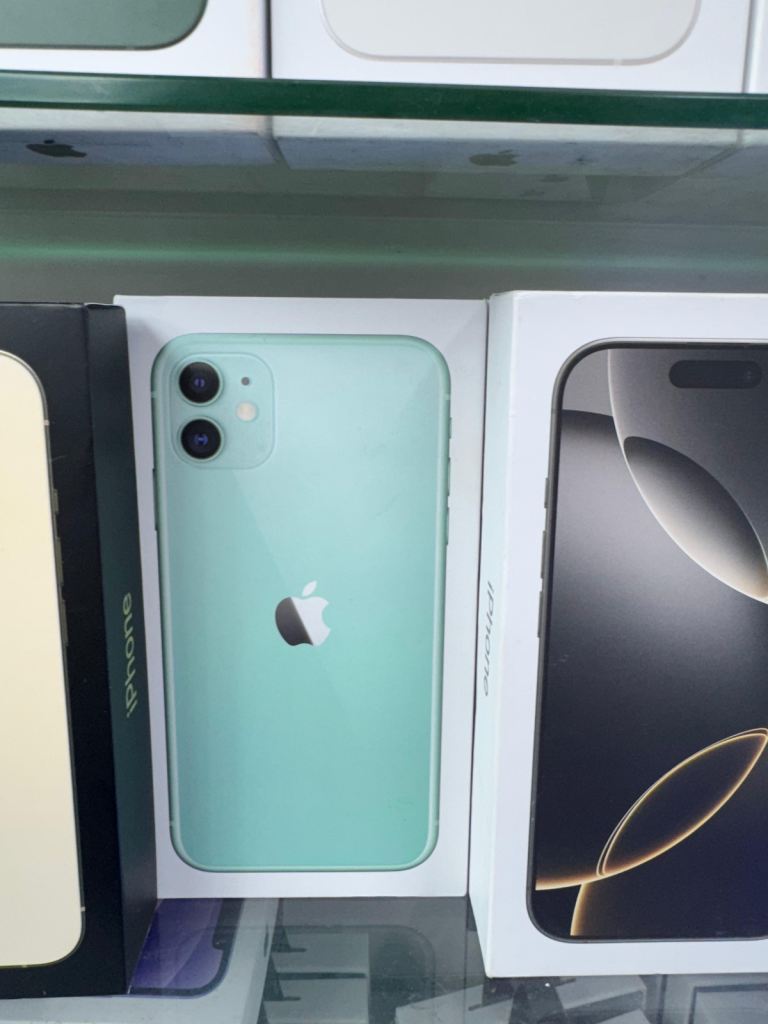 iPhone 11 LIKE NEW BOXED