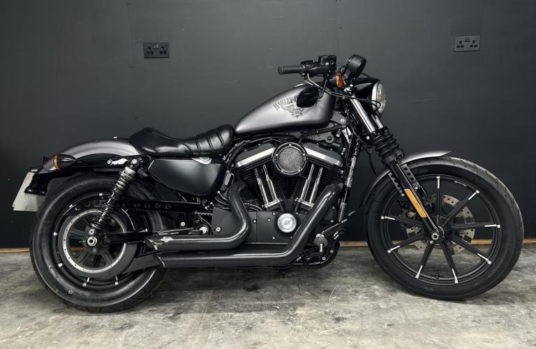image for 2017 67-PLATE HARLEY-DAVIDSON SPORTSTER IRON 883 ** JUST 2,678 MILES * EXTRAS **