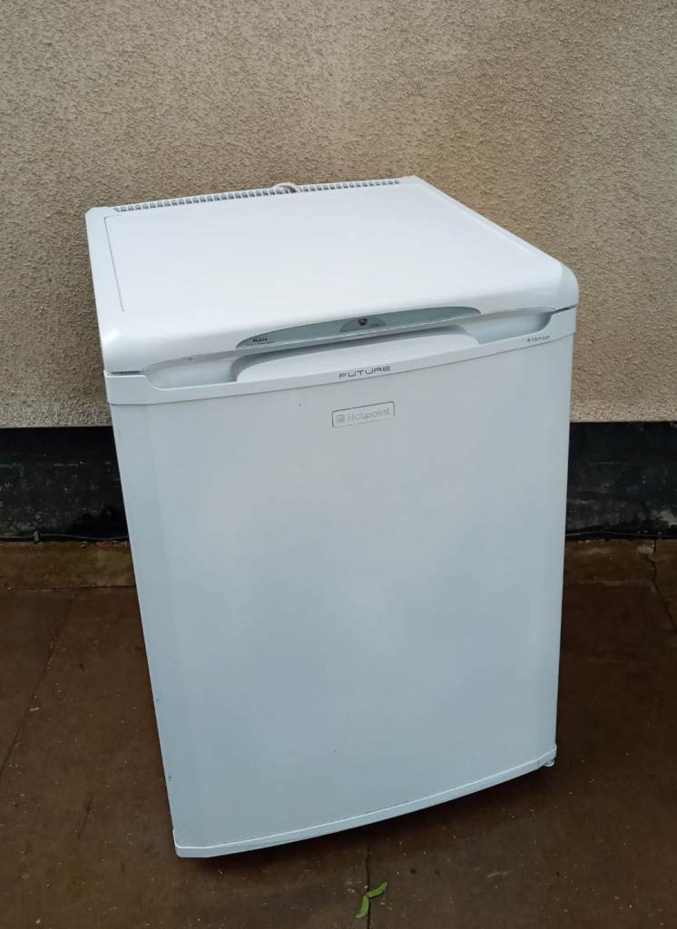 UNDERCOUNTER FRIDGE: HOTPOINT, 60CM WIDE * delivery available *