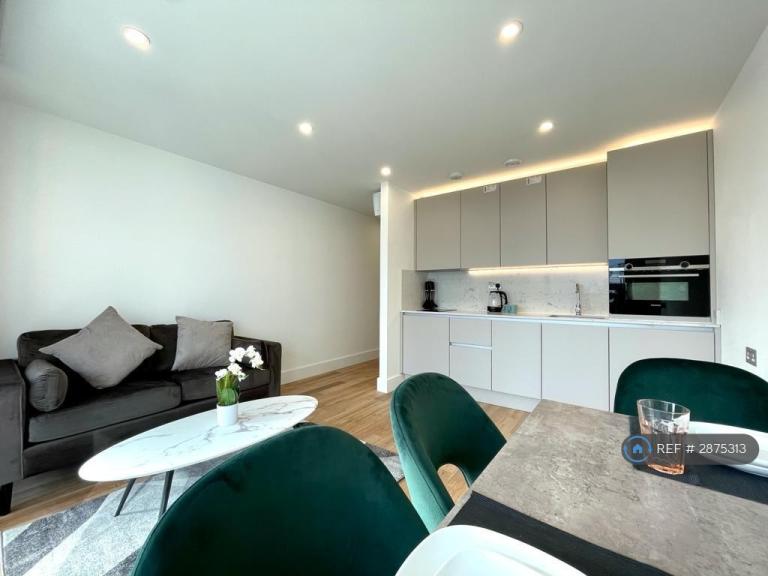 Studio flat in Holmes Road, London, NW5 (#2875313)