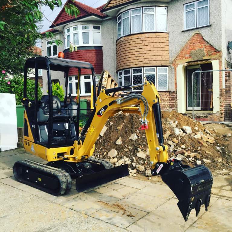 MINI DIGGER HIRE & EXPERIENCED DRIVER - COVERING KENT, LONDON & ESSEX
