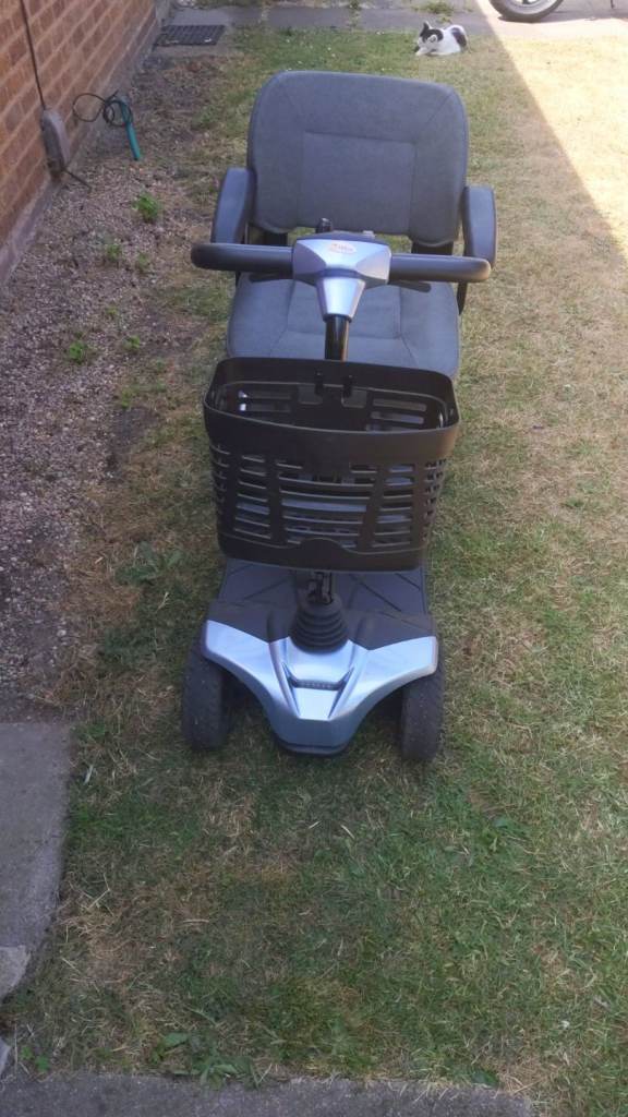 Mobility Scooter with Basket – Good Condition