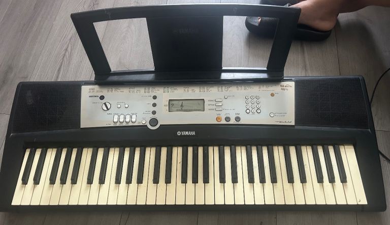 Yamaha Portable Electronic Keyboard – Good Condition