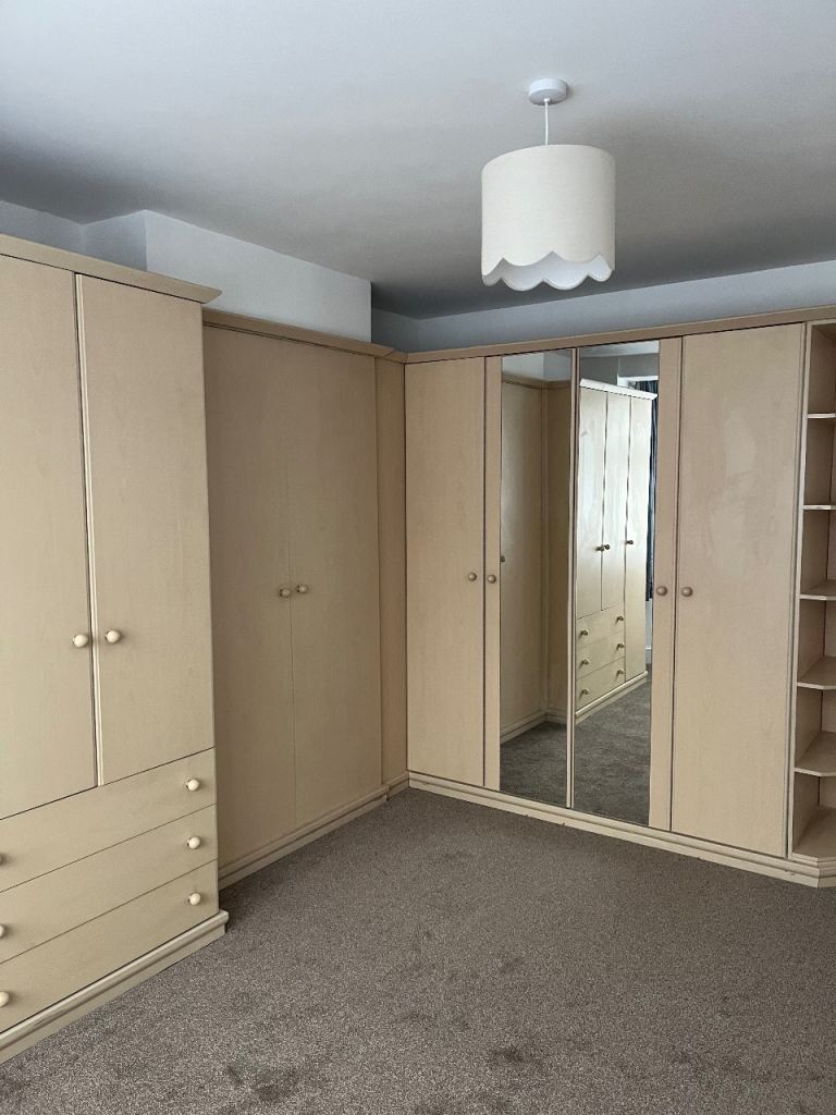 5 BEDROOMS/KINGSBURY LONDON NW9