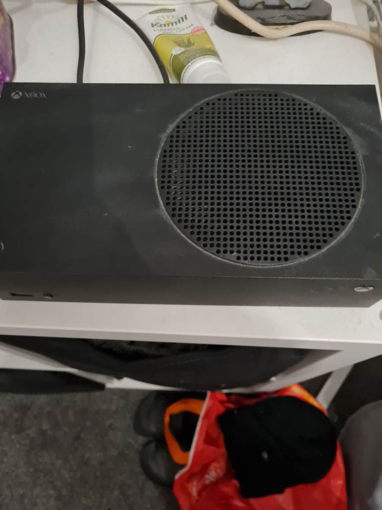 Xbox series s 1 tb with box