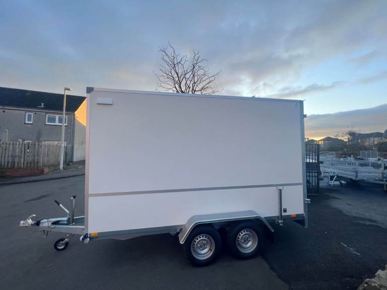 BRAND NEW TWIN AXLE CATERING TRAILER/ FOOD TRUCK/ BURGER VAN 2000KG