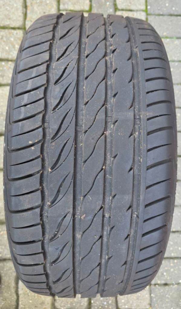 235/40/18 tyre