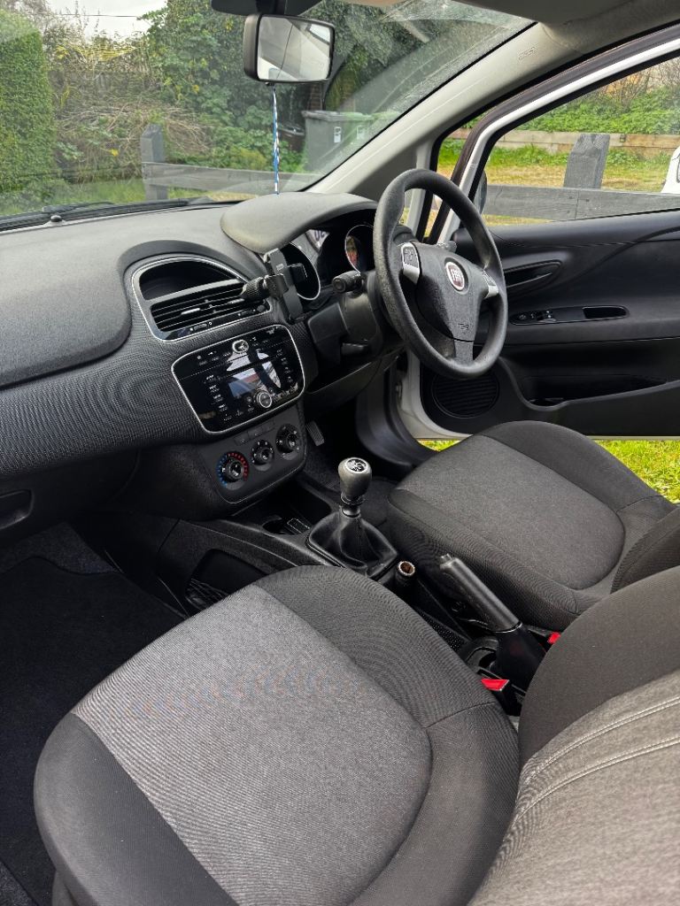 Fiat, PUNTO, Hatchback, 2015, Manual, 1242 (cc), 3 doors