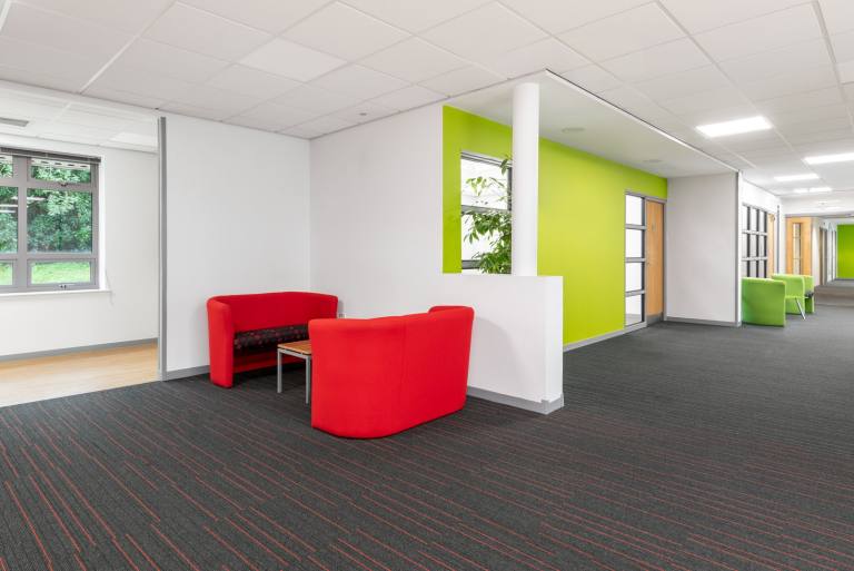Swindon - SN5 7EX \ Coworking Membership with Access to Any Available Desk
