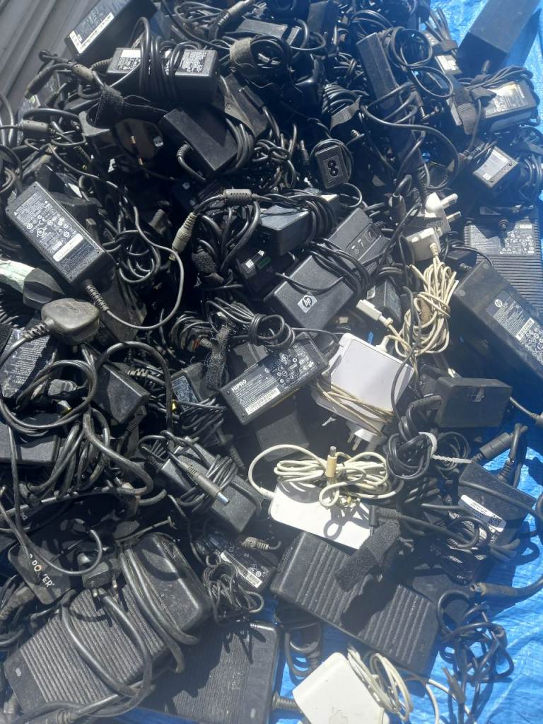 wholesale job lot 200 variable model laptop charger ready to go or export 