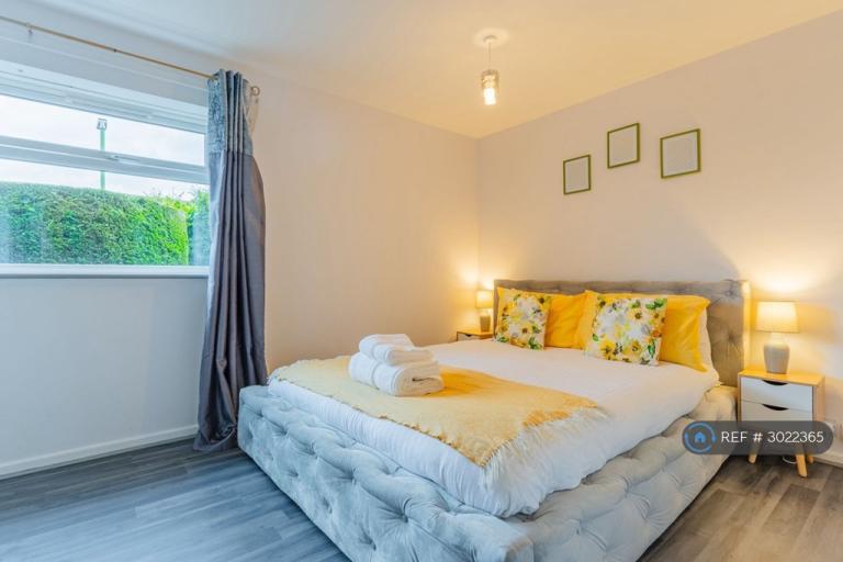 1 bedroom flat in Heathmere Drive, Birmingham, B37 (1 bed) (#3022365)