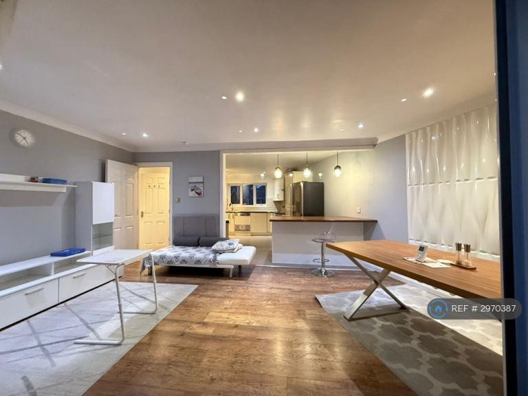 3 bedroom flat in St. Lawrence Quay, Salford, M50 (3 bed) (#2970387)
