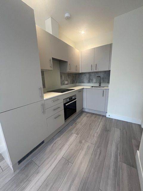 NEW ONE BEDROOM APARTMENT, CLOSE TO CHEAM STATION 