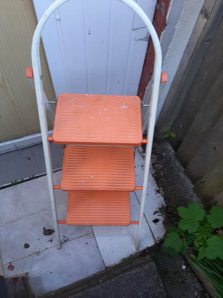 3 step ladder good condition 