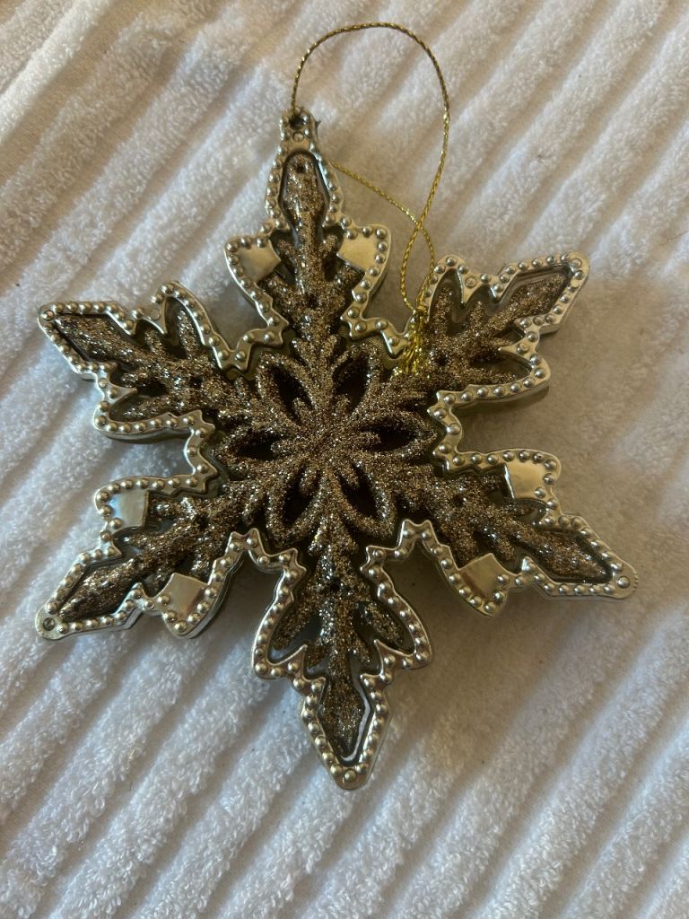 Tree hanging stars /icicles