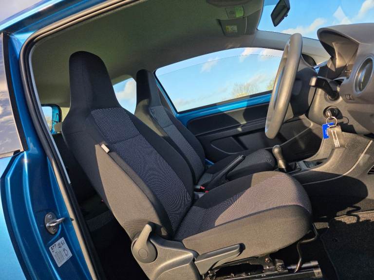 Volkswagen, UP, Hatchback, 2017, Manual, 999 (cc), 3 doors