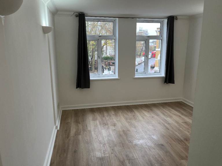 Well presented bright 1-bed flat in sought-after Abney Park Court. No agents. 